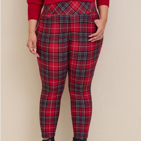 Torrid Pocket Pixie Skinny Studio Luxe Ponte Knit High-Rise Skinny Pant 3R - Picture 8 of 8